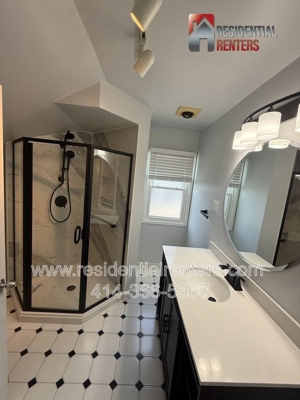 2203 N 68th St - Photo 5 of 17