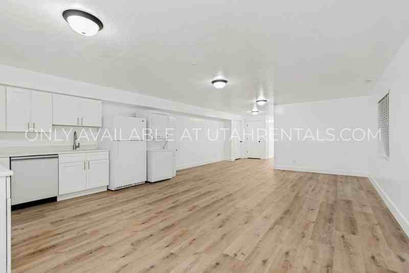 1076 Bear Hollow Ln Bsmt #Bsmt - Photo 2 of 19