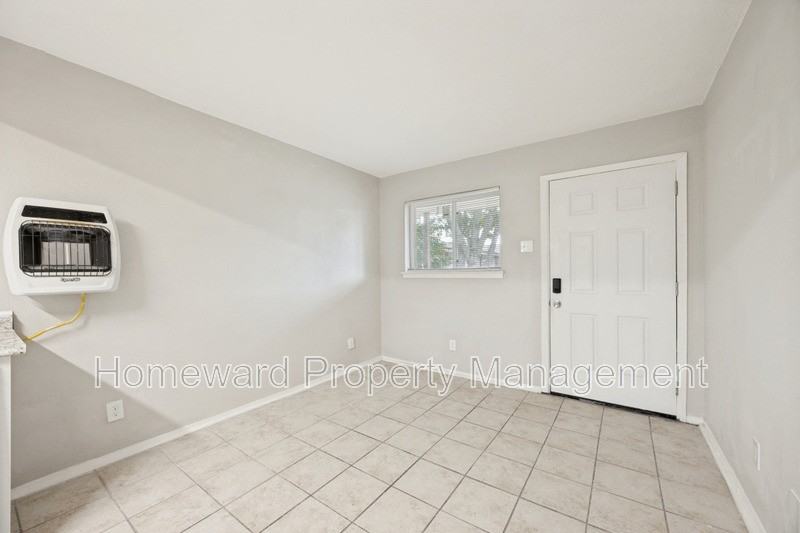 1001 W Elm St - Photo 3 of 12