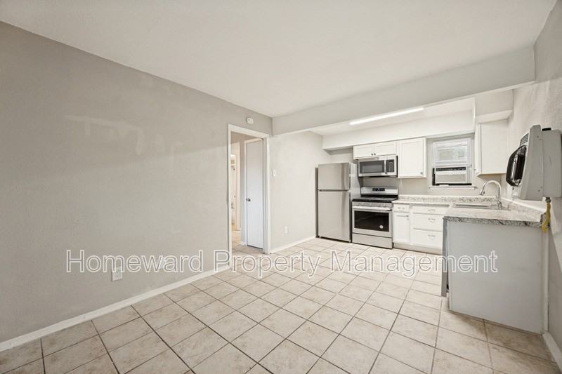 1001 W Elm St - Photo 4 of 12