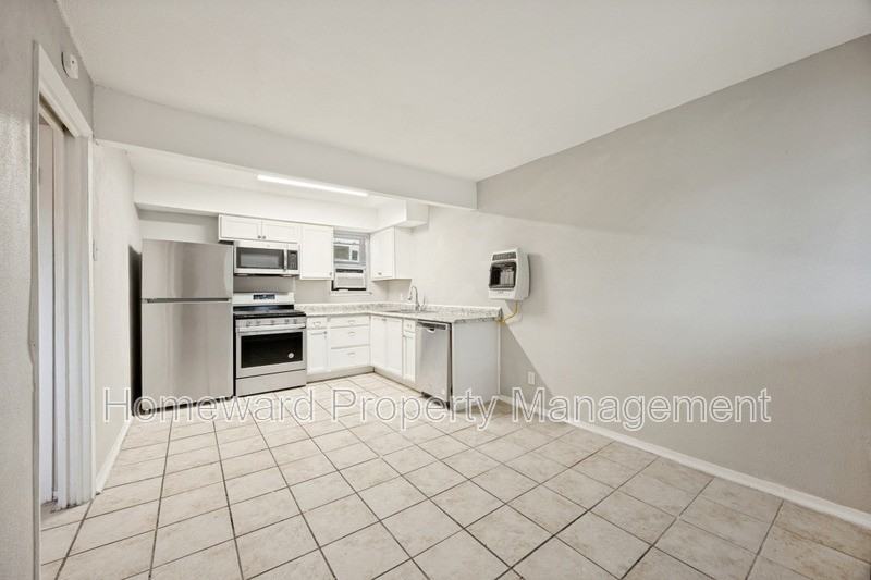 1001 W Elm St - Photo 6 of 12