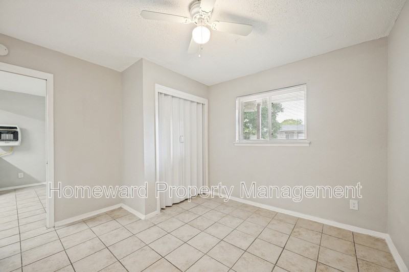 1001 W Elm St - Photo 7 of 12