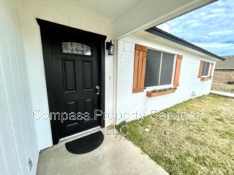 396 Fernwood Dr - Photo 3 of 20
