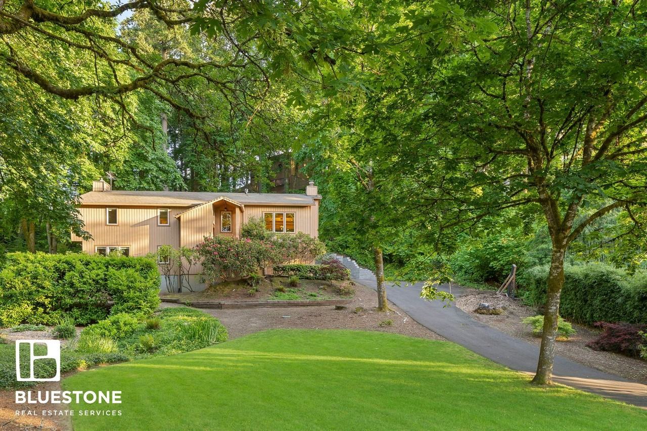 1970 Greentree Rd - Photo 4 of 35