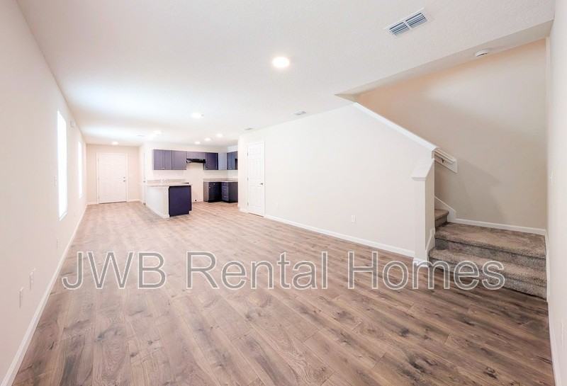 9007 Cocoa Ave - Photo 4 of 18