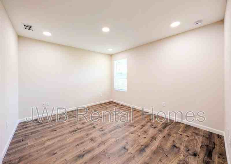 9007 Cocoa Ave - Photo 6 of 18