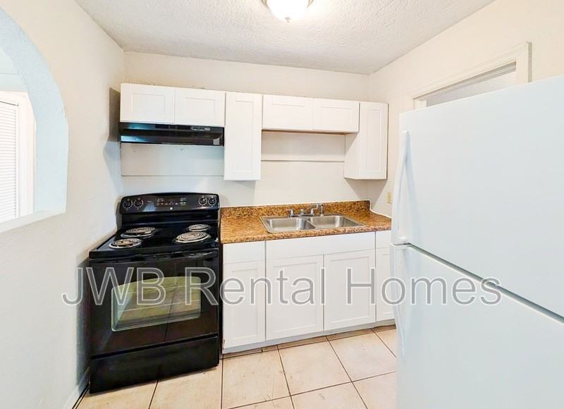 2942 Bethel Ct - Photo 2 of 20