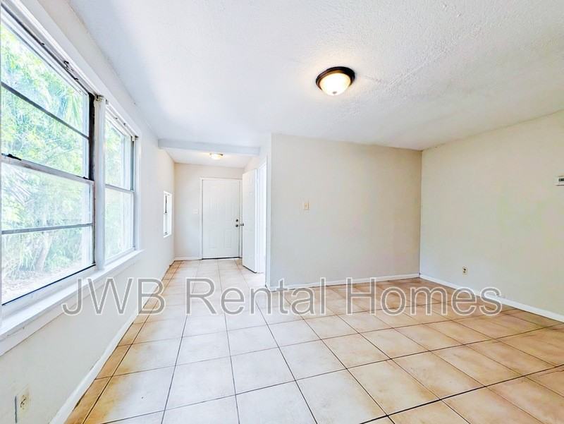2942 Bethel Ct - Photo 7 of 20