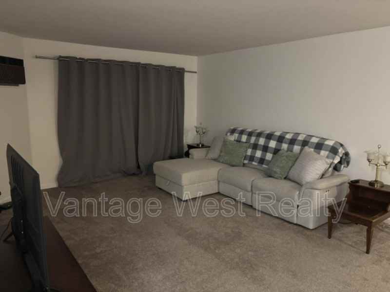 301 Houghton Crt - Photo 2 of 16