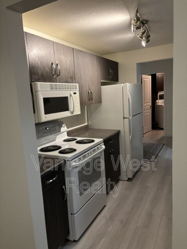 301 Houghton Crt - Photo 6 of 16