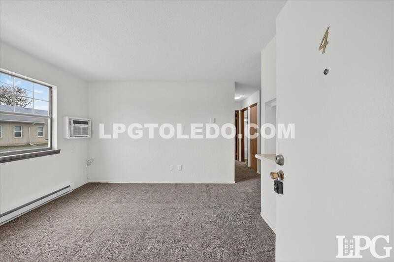 1220 Bedford Woods Dr - Photo 4 of 22