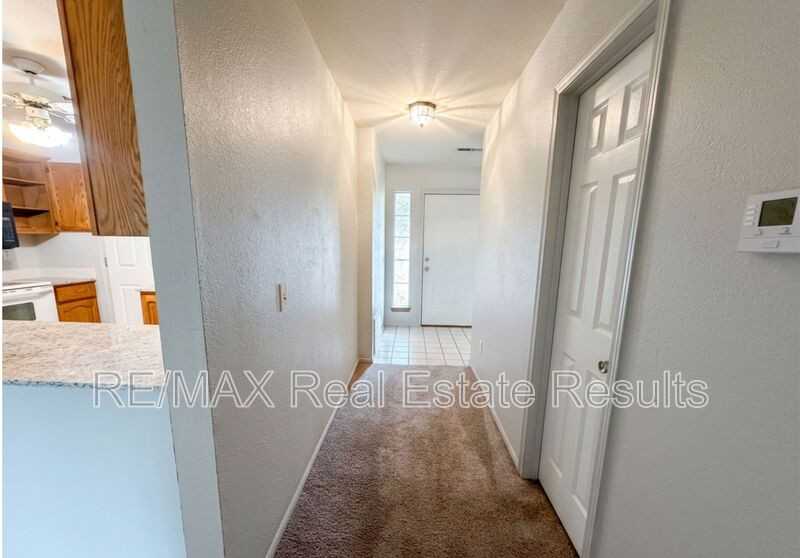 412 N 37th St #B - Photo 4 of 15
