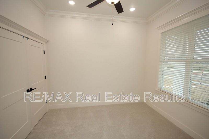 1900 W Saddlebrook Ln - Photo 5 of 19