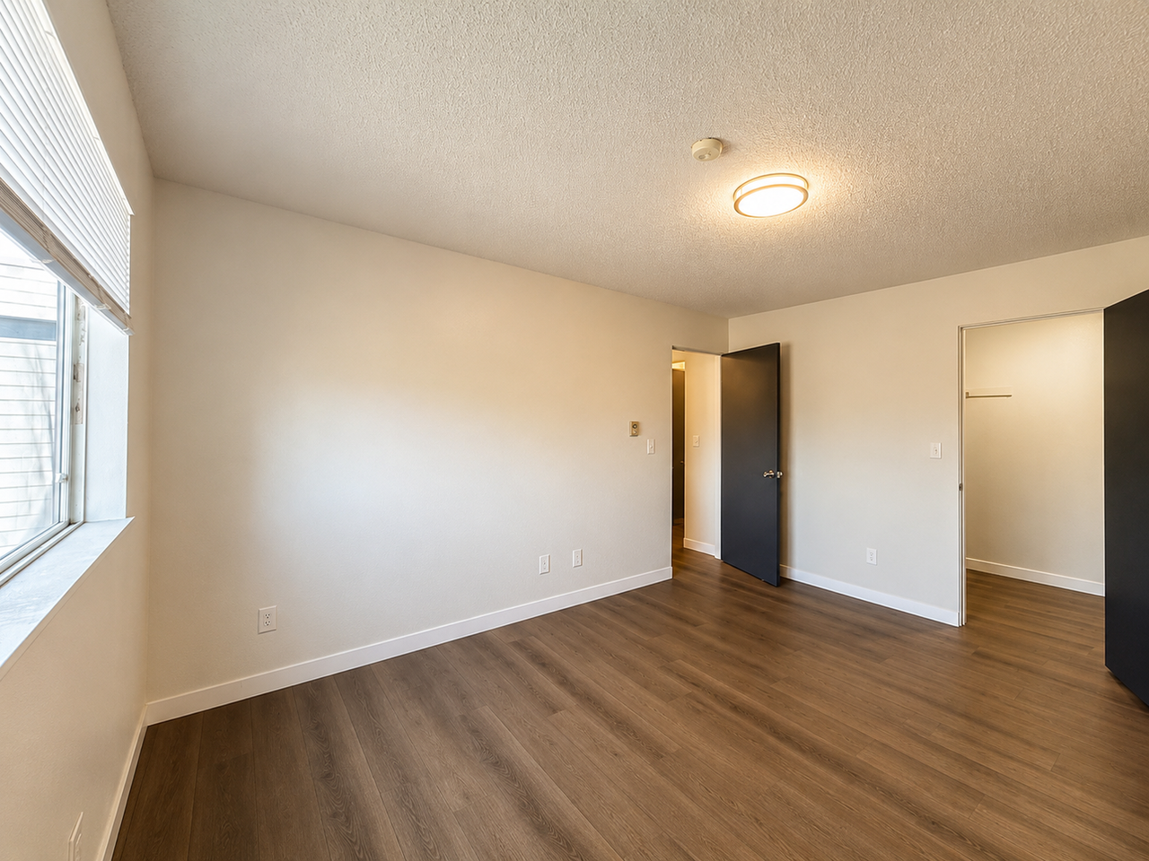 State Ave Kent Apartments - Photo 5 of 17