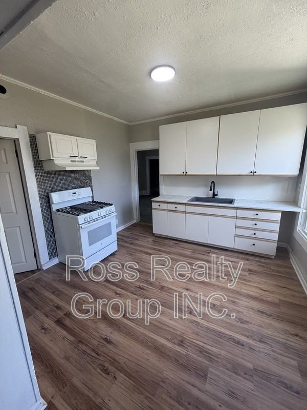 148 Gibbons St - Photo 2 of 12
