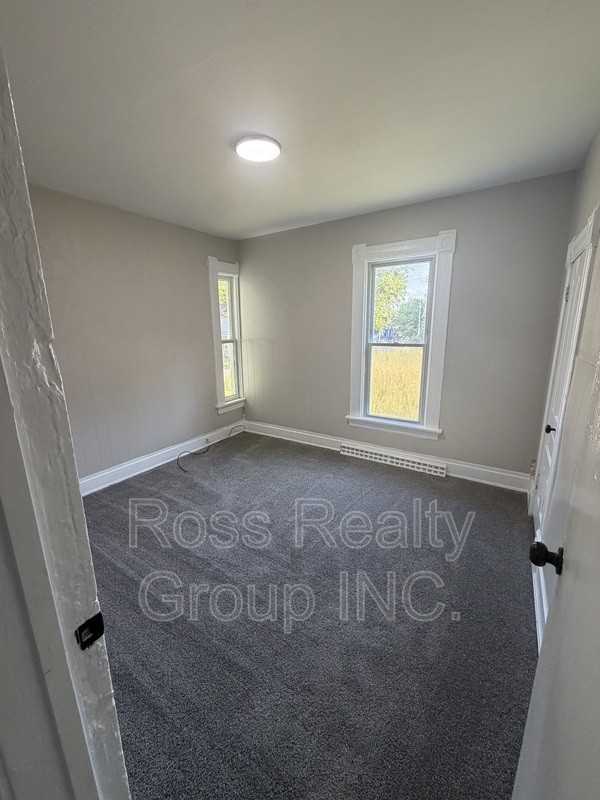 148 Gibbons St - Photo 5 of 12