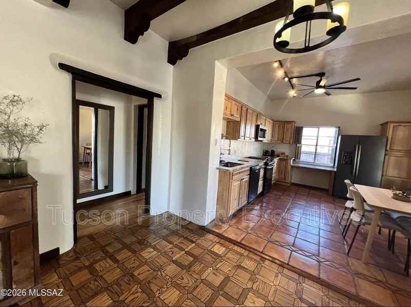 570 S Main Ave - Photo 6 of 14