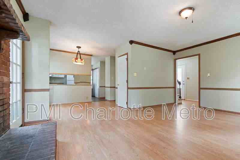 11241 Kingfisher Dr - Photo 5 of 25