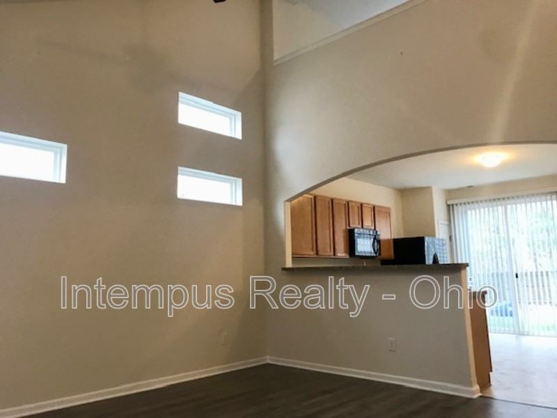 2844 Hillstone St - Photo 4 of 48