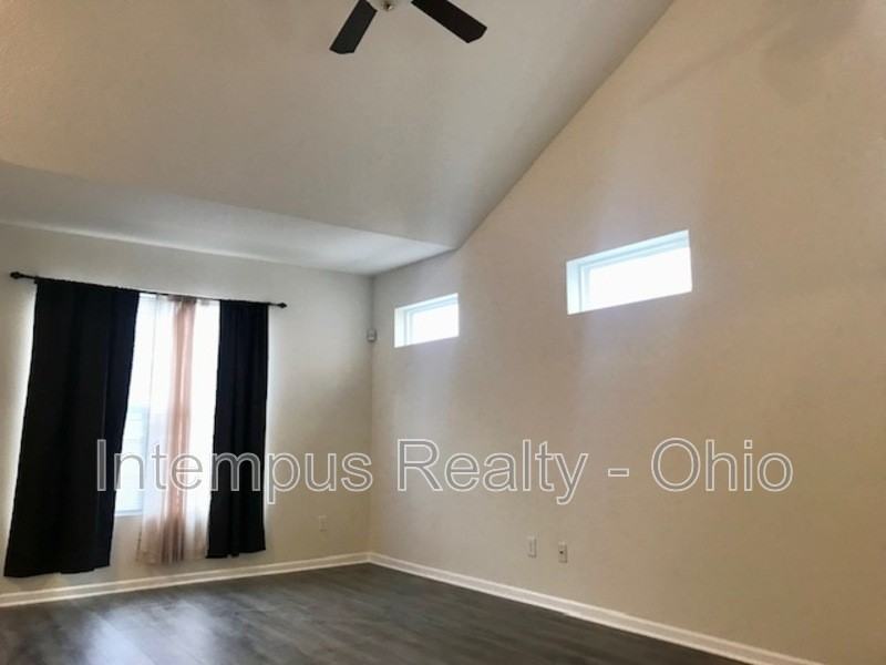 2844 Hillstone St - Photo 7 of 48