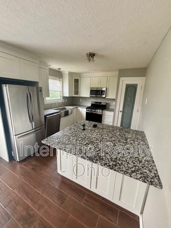 1482 Geranium Dr - Photo 7 of 39