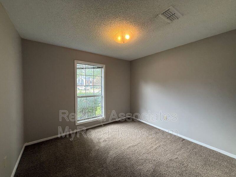 7004 Wesley Ct - Photo 7 of 13