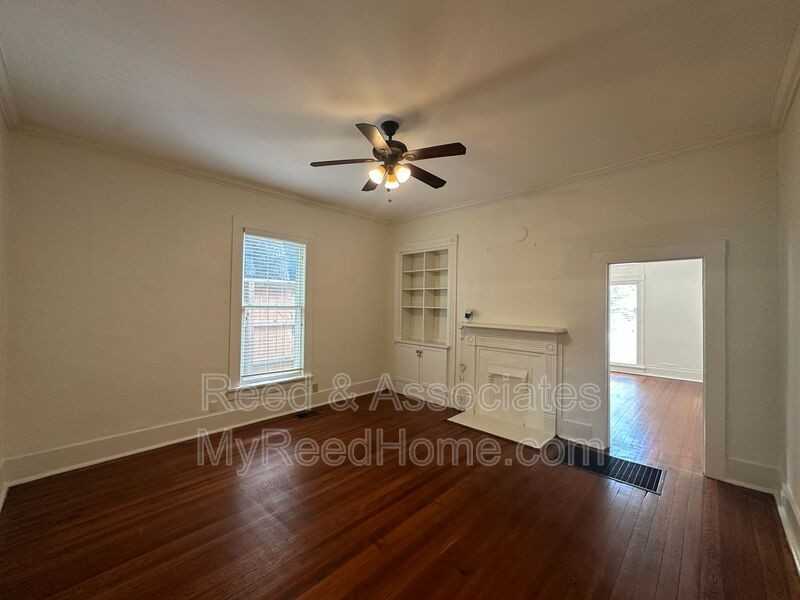 1042 Blythe St - Photo 3 of 17