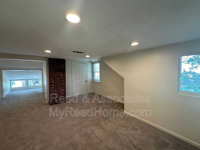 1042 Blythe St - Photo 7 of 17