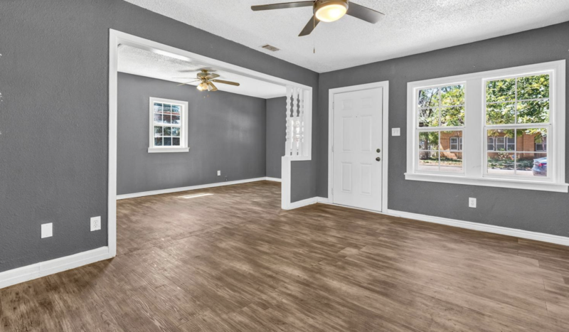 2215 20th St - Photo 3 of 5