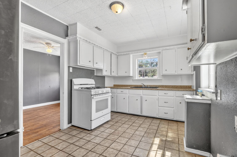 2215 20th St - Photo 5 of 5