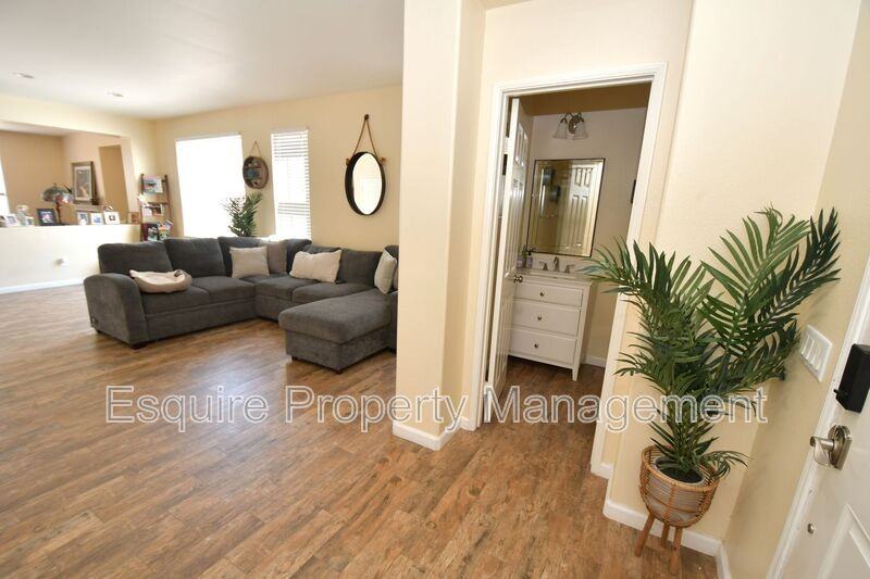 371 Huerta St - Photo 2 of 31