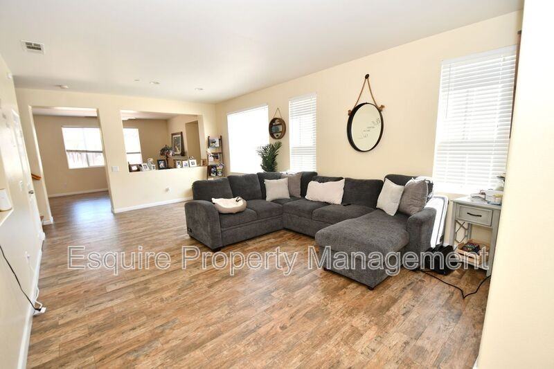 371 Huerta St - Photo 4 of 31