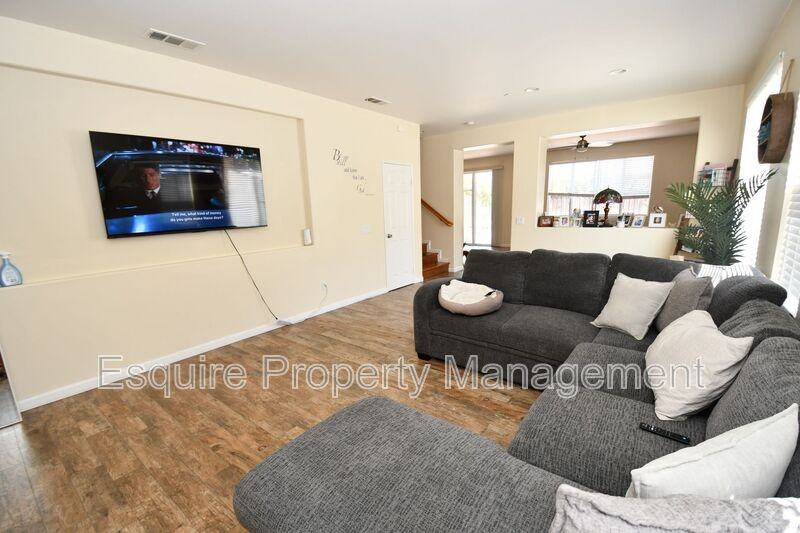 371 Huerta St - Photo 5 of 31