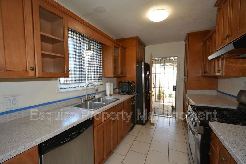 165 Wilson Ave - Photo 5 of 18