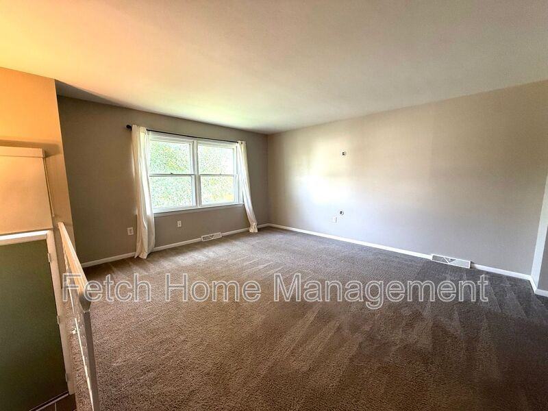 417 Surrey Dr - Photo 4 of 37