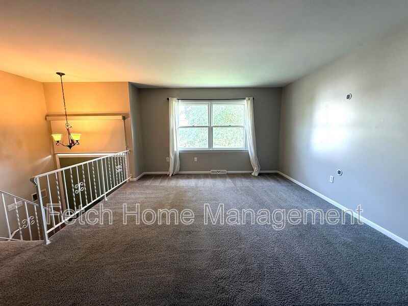 417 Surrey Dr - Photo 5 of 37