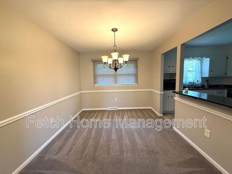 417 Surrey Dr - Photo 6 of 37