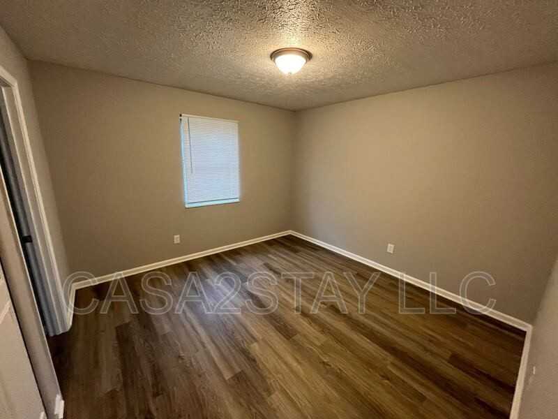 668 Knox Blvd #18 - Photo 4 of 6