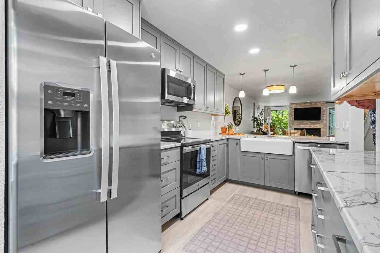 1924 S Teal Ln - Photo 2 of 32