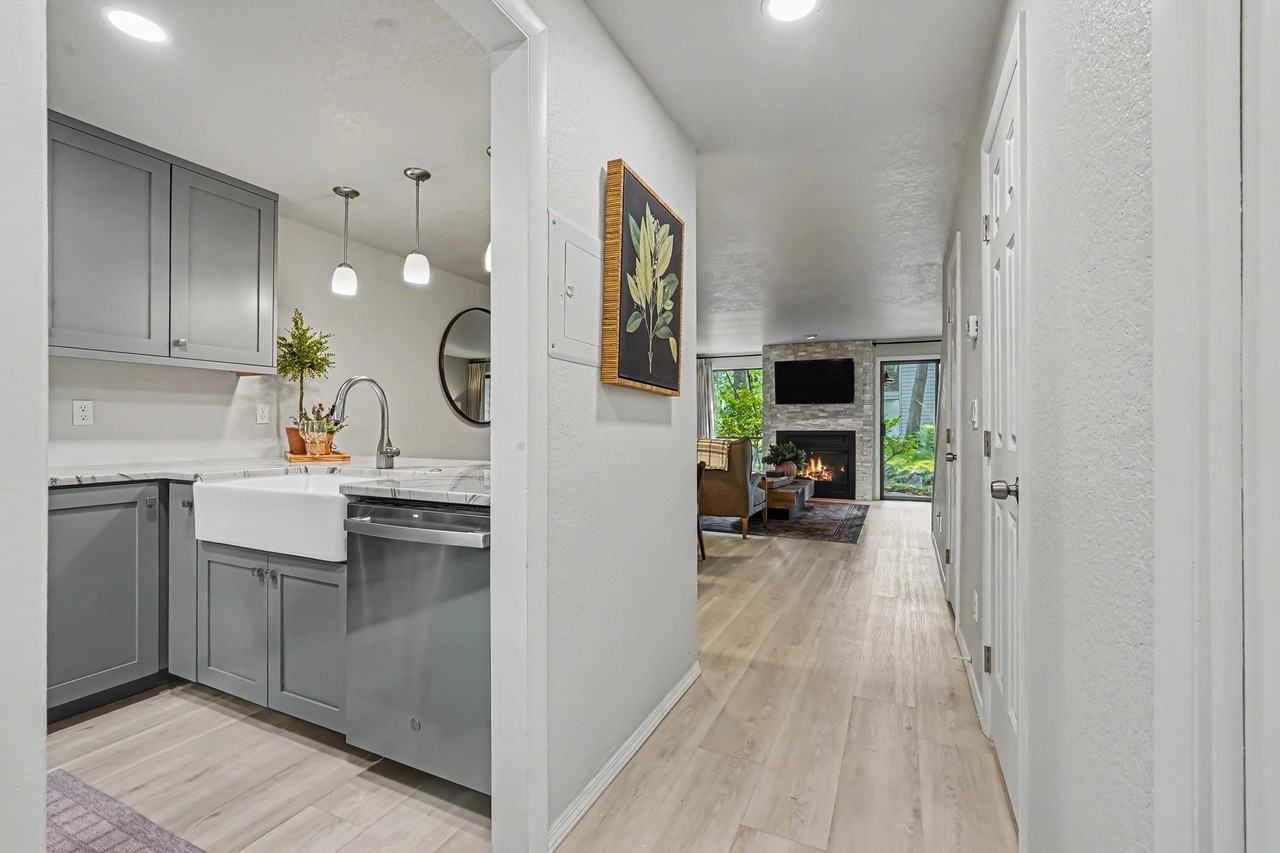 1924 S Teal Ln - Photo 3 of 32