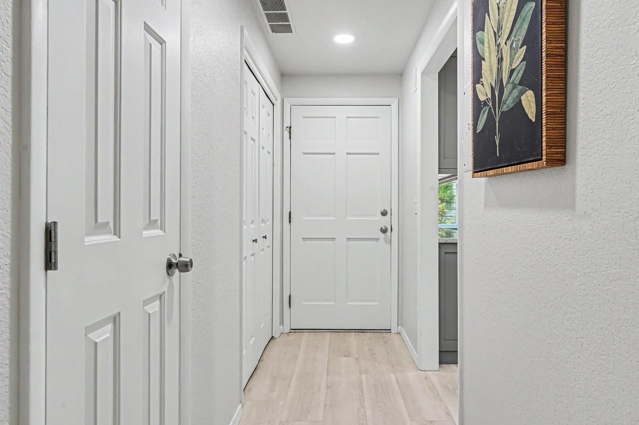 1924 S Teal Ln - Photo 4 of 32