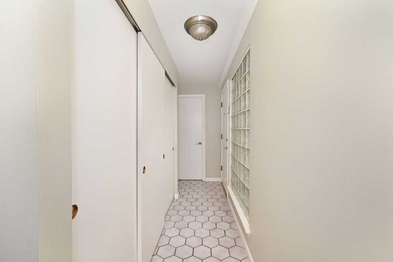 5008 Puget Blvd Sw - Photo 3 of 29