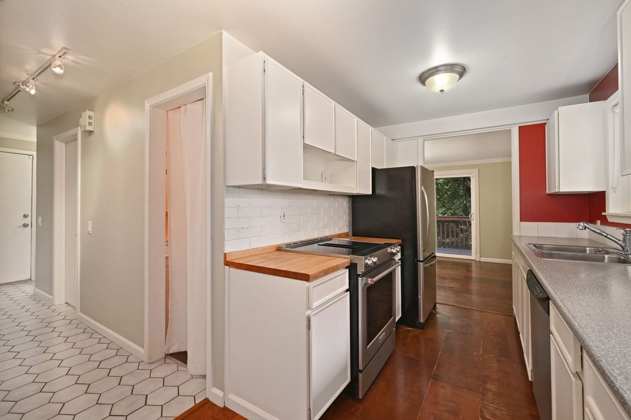 5008 Puget Blvd Sw - Photo 7 of 29