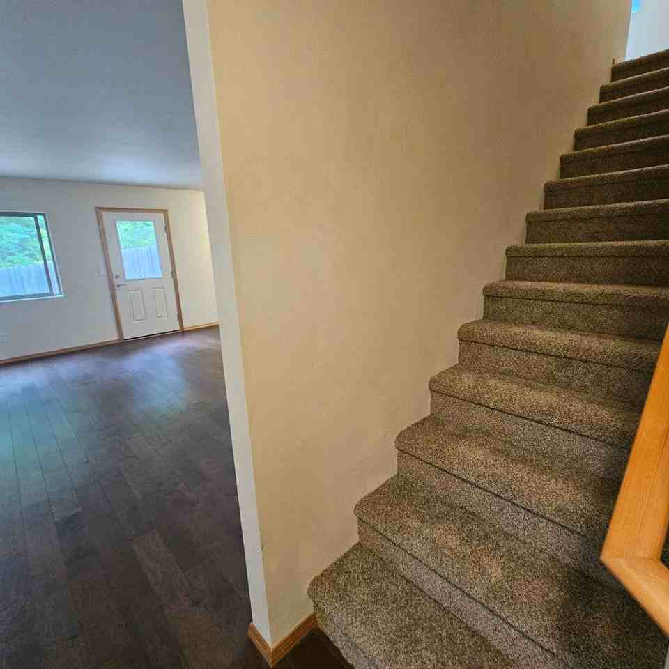 435 Ne Inspiration St - Photo 4 of 40