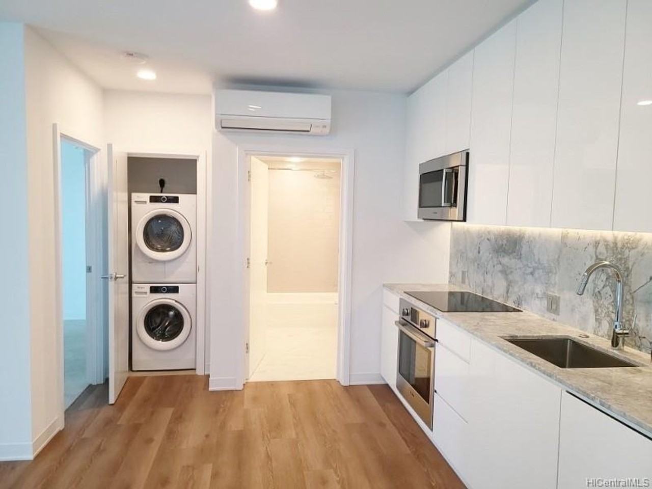 987 Queen St #804 - Photo 2 of 24
