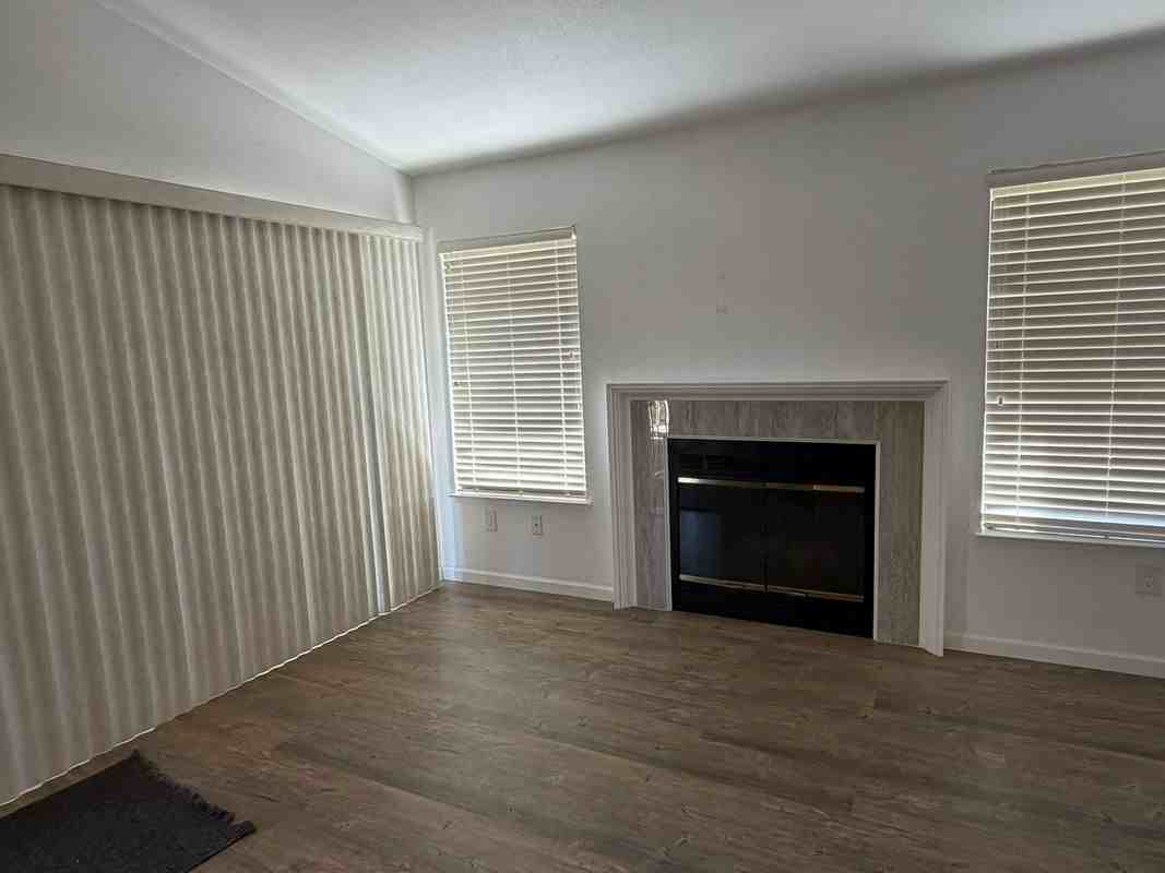 38695 Huntington Cir - Photo 3 of 7