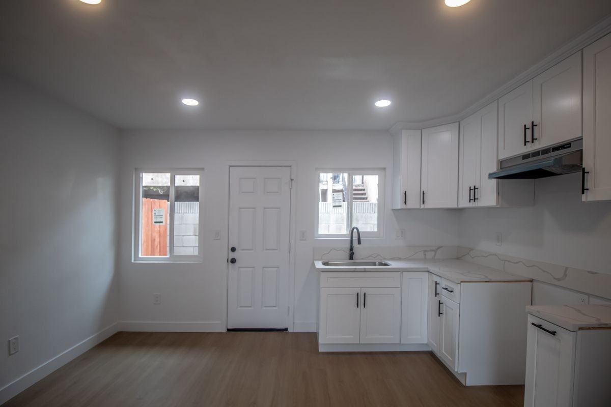 2212 Continental Ave ##B - Photo 7 of 14