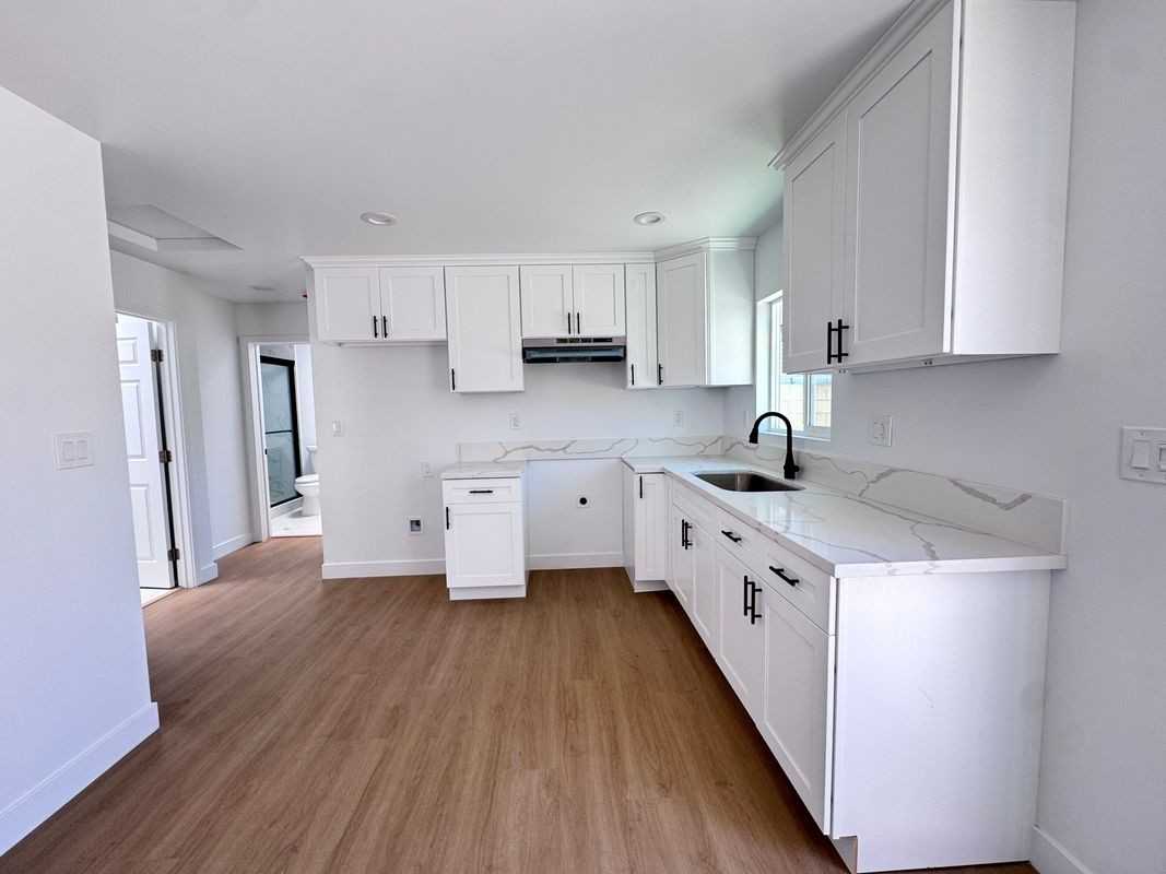 2218 Continental Ave - Photo 5 of 12