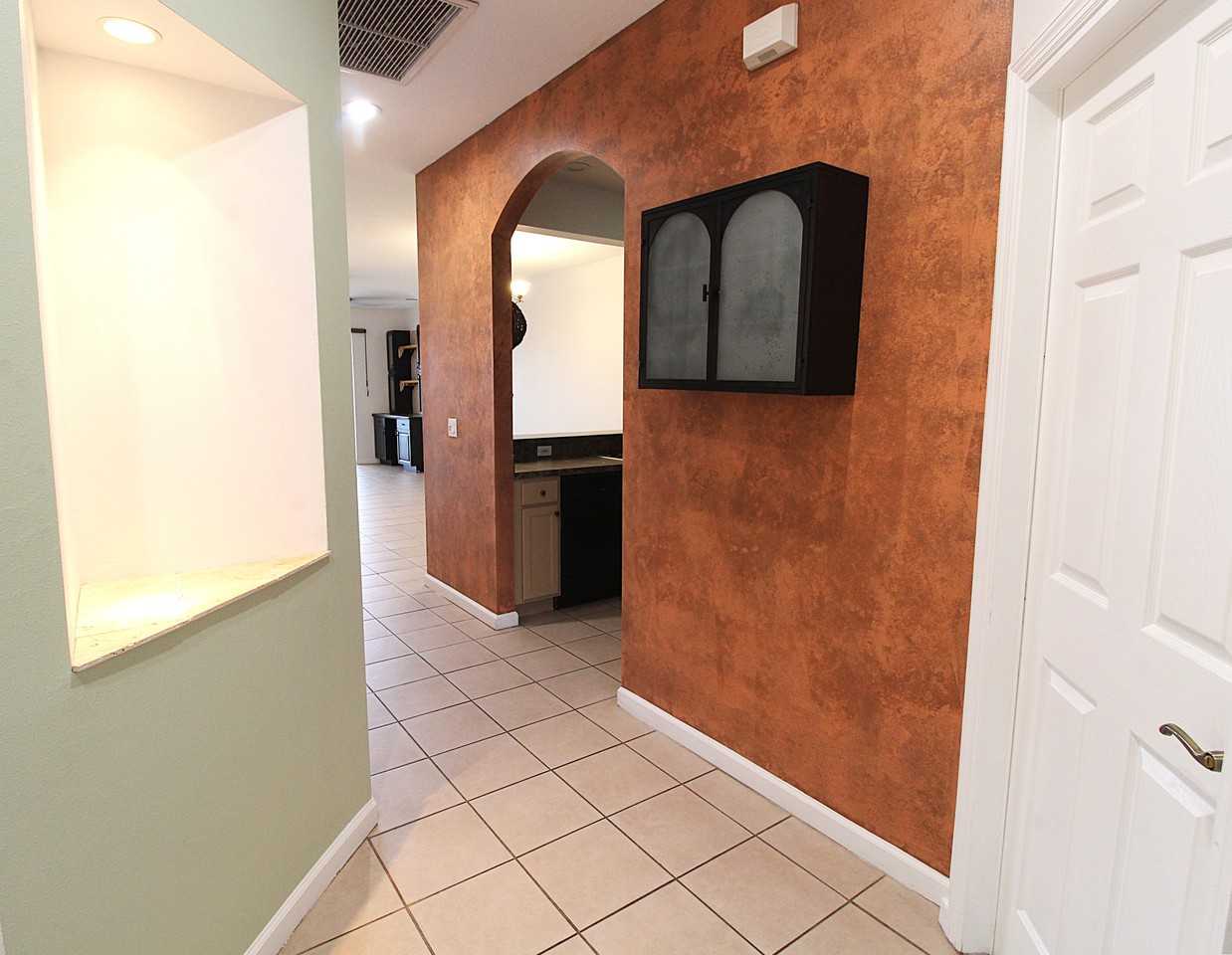 5635 Spanish Point Ct - Photo 2 of 25