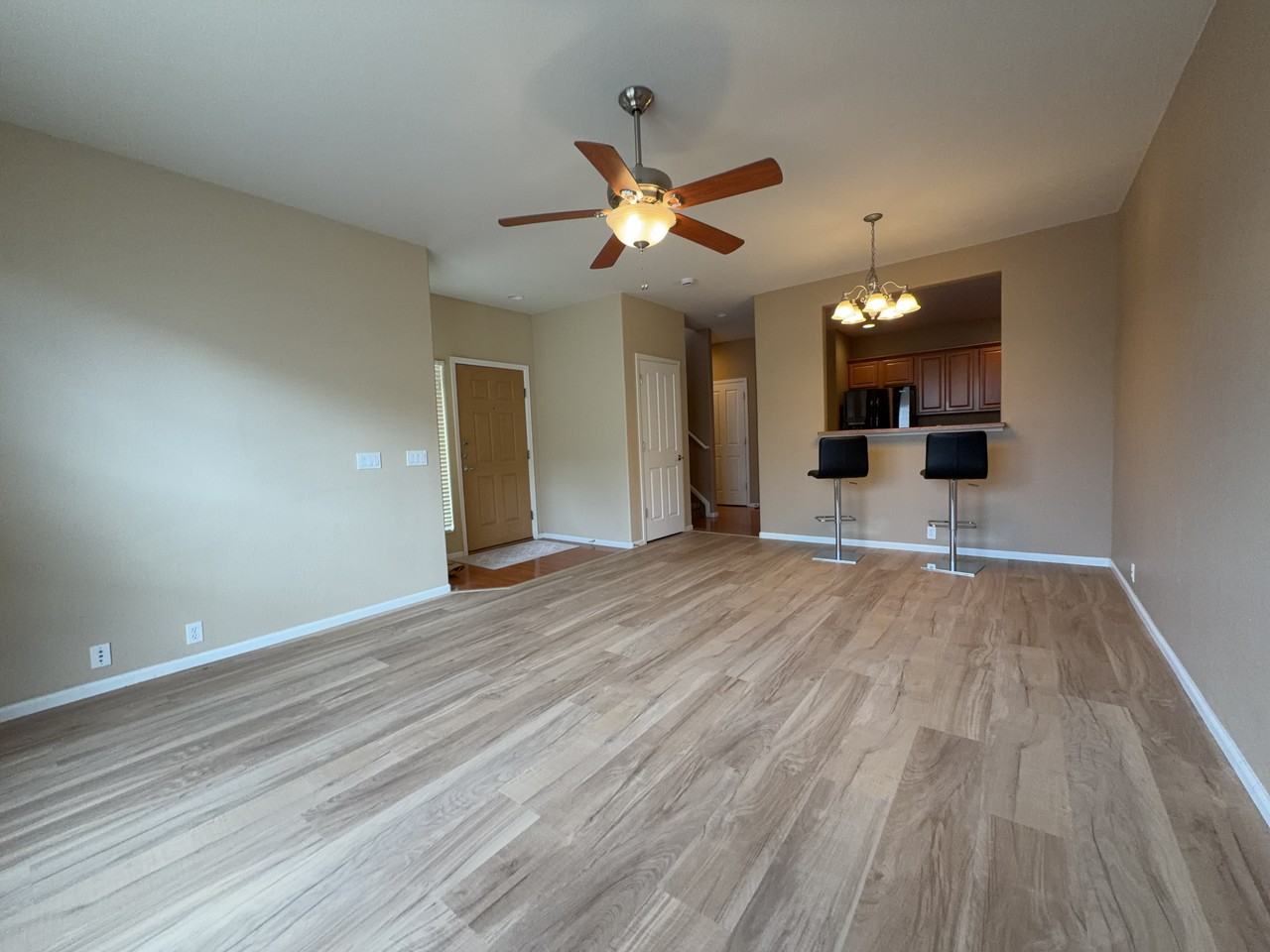 7094 Red Sand Grv - Photo 3 of 14